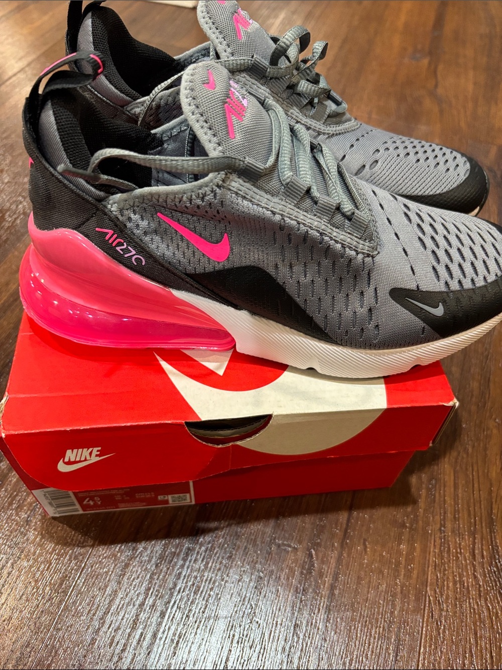 Nike Air Max 270 GS Grey with Pink Accents Sneakers SIZE 4.5 New